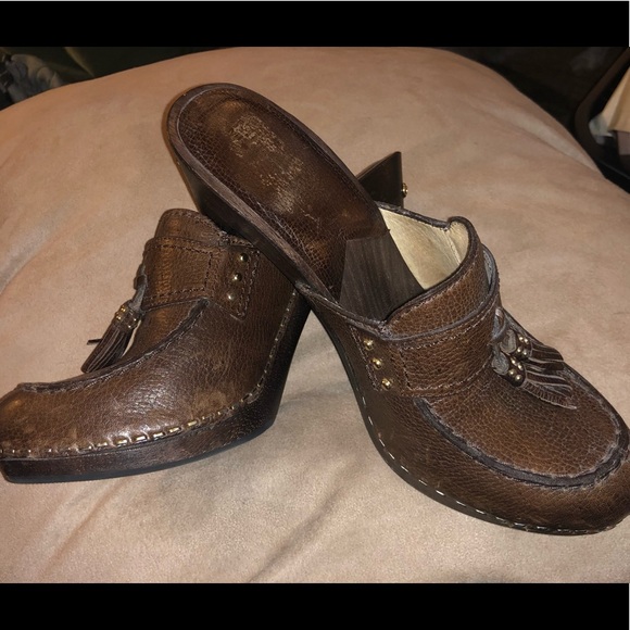 MK MICHAEL KORS Brown Pebble Leather Mules Clogs w/ Wooden Heel & Tassels Sz 6.5 - Picture 3 of 10